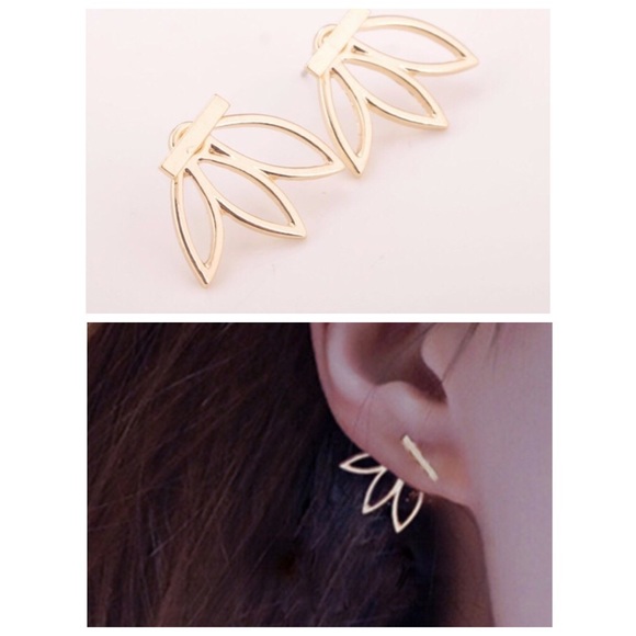 Jewelry - 🔥ONLY 2 LEFT!🔥Lotus Bar stud earring, gold